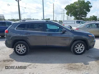 2016 Jeep Cherokee Latitude z VIN 1C4PJMCS1GW367447, wystawiony jako IAAI lot #42367643 z przebiegiem 151 072 mil mil oraz . Historia ofert i sprzedaży dostępna na DreamBid. Obrazek 13.