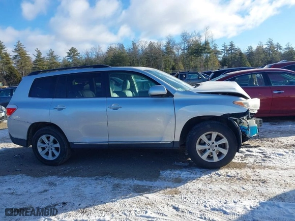 2013 Toyota Highlander with VIN 5TDBK3EH5DS197155, listed as a IAAI auction lot 41317738 with NaN miles. Bid and sale history available at carsss.com. Image 14.