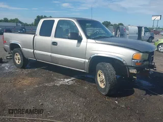 1999 GMC Sierra 1500 SLE z VIN 1GTEK19T1XE523527, wystawiony jako IAAI lot #42622644 z przebiegiem 369 832 mil mil oraz . Historia ofert i sprzedaży dostępna na DreamBid. Obrazek 1.