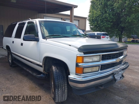 1997 Chevrolet Suburban with VIN 3GNFK16R2VG141730, listed as a IAAI auction lot 42208327 with 158,448 mi miles and . Bid and sale history available at DreamBid. Image 1.