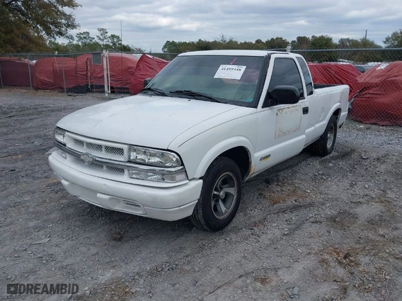 2002 Chevrolet S-10 LS with VIN 1GCCS19W628251386, listed as a IAAI auction lot 41499348 with 149,653 mi miles. Bid and sale history available at carsss.com. Image 2.