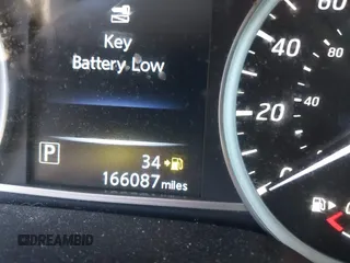 2017 Nissan Sentra SR z VIN 3N1AB7AP0HY230144, wystawiony jako IAAI lot #41826101 z przebiegiem 166 087 mil mil oraz . Historia ofert i sprzedaży dostępna na DreamBid. Obrazek 7.
