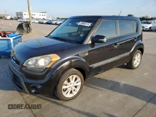 2013 Kia Soul + z VIN KNDJT2A69D7529308, wystawiony jako Copart lot #59938115 z przebiegiem 238 312 mil mil oraz Czysty tytuł • Clean title. Historia ofert i sprzedaży dostępna na DreamBid. Obrazek 1.