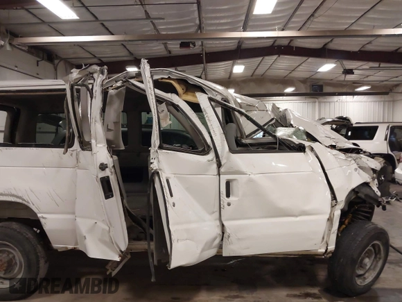 2008 Ford Econoline Passenger XL with VIN 1FBNE31L48DB24380, listed as a IAAI auction lot 40357133 with 241,539 mi miles. Bid and sale history available at carsss.com. Image 16.