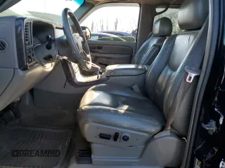 2005 GMC Sierra Denali z VIN 2GTEK63N551188181, wystawiony jako Copart lot #43548845 z przebiegiem 2 417 198 mil mil oraz Szkody całkowita. Historia ofert i sprzedaży dostępna na DreamBid. Obrazek 7.