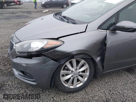 2014 Kia Forte EX with VIN KNAFX4A8XE5213014, listed as a IAAI auction lot 41000589 with 89,890 mi miles. Bid and sale history available at carsss.com. Image 6.