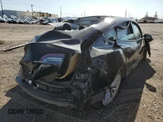 2023 Tesla Model 3 z VIN 5YJ3E1EA2PF460035, wystawiony jako Copart lot #61102025 z przebiegiem Nie podano mil oraz Szkoda całkowita • Salvage title. Historia ofert i sprzedaży dostępna na DreamBid. Obrazek 3.