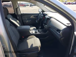 2018 Chevrolet Traverse LT Cloth z VIN 1GNERGKW5JJ188930, wystawiony jako IAAI lot #41976328 z przebiegiem 166 472 mil mil oraz . Historia ofert i sprzedaży dostępna na DreamBid. Obrazek 5.