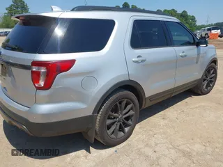 2017 Ford Explorer XLT with VIN 1FM5K7D83HGA69028, listed as a IAAI auction lot 41977896 with 169,283 mi miles and . Bid and sale history available at carsss.com. Image 4.