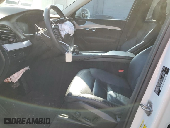 2021 Volvo XC90 Momentum z VIN YV4102CK3M1702436, wystawiony jako Copart lot #66855793 z przebiegiem 41 700 mil mil oraz . Historia ofert i sprzedaży dostępna na DreamBid. Obrazek 7.