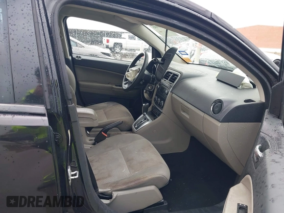2010 Dodge Caliber Mainstreet z VIN 1B3CB3HA5AD643719, wystawiony jako IAAI lot #41940088 z przebiegiem 173 204 mil mil oraz . Historia ofert i sprzedaży dostępna na DreamBid. Obrazek 5.