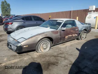 1983 Pontiac Firebird z VIN 1G2AS87H4DL227631, wystawiony jako Copart lot #73381454 z przebiegiem 92 009 mil mil oraz Tytuł czysty. Historia ofert i sprzedaży dostępna na DreamBid. Obrazek 1.