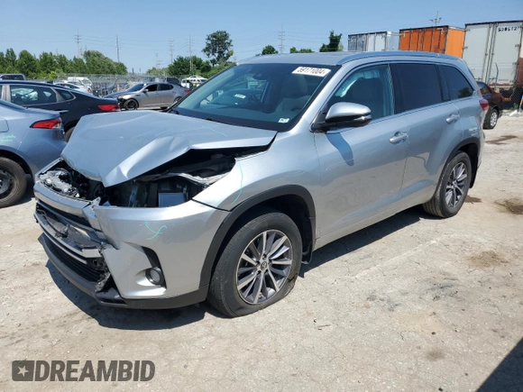 2018 Toyota Highlander SE z VIN 5TDJZRFH0JS553399, wystawiony jako Copart lot #59171004 z przebiegiem 76 883 mil mil oraz Szkoda całkowita • Salvage title. Historia ofert i sprzedaży dostępna na DreamBid. Obrazek 1.