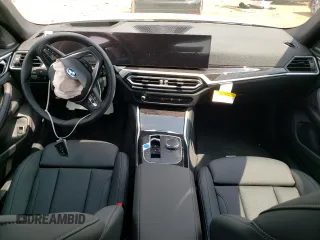 2023 BMW i4 eDrive40 z VIN WBY73AW07PFR11452, wystawiony jako Copart lot #58531143 z przebiegiem 25 mil mil oraz . Historia ofert i sprzedaży dostępna na DreamBid. Obrazek 8.