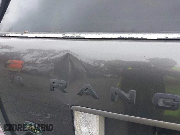 2005 Land Rover Range Rover HSE with VIN SALME11435A188999, listed as a IAAI auction lot 41123498 with 228,186 mi miles and . Bid and sale history available at DreamBid. Image 11.