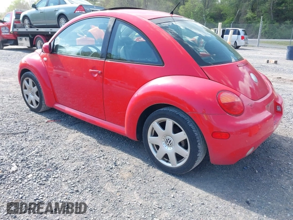 2003 Volkswagen Beetle GLS with VIN 3VWCD21C33M422915, listed as a IAAI auction lot 42130236 with 194,689 mi miles and . Bid and sale history available at DreamBid. Image 3.