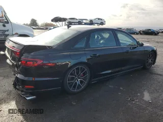 2020 Audi S8 z VIN WAU8SAF8XLN015240, wystawiony jako Copart lot #85310064 z przebiegiem 31 303 mil mil oraz Szkoda całkowita • Salvage title. Historia ofert i sprzedaży dostępna na DreamBid. Obrazek 3.