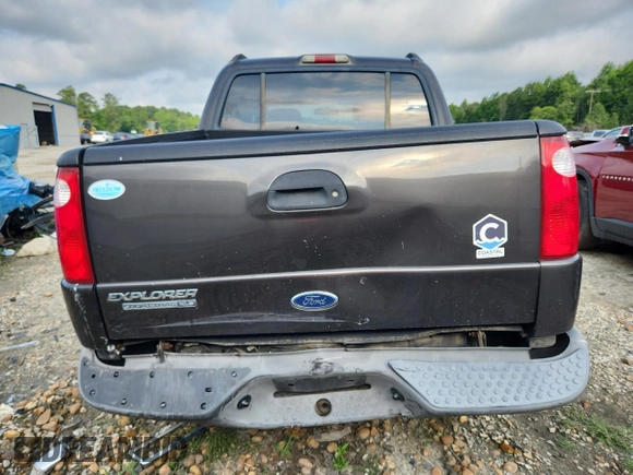 2005 Ford Explorer Sport Trac XLS with VIN 1FMZU67K95UA13377, listed as a Copart auction lot 63669845 with 123,676 mi miles and Clean title. Bid and sale history available at DreamBid. Image 6.