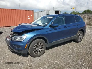 2020 Volkswagen Tiguan SE z VIN 3VV3B7AX2LM035055, wystawiony jako Copart lot #82392284 z przebiegiem 43 302 mil mil oraz Nie do naprawy. Historia ofert i sprzedaży dostępna na DreamBid. Obrazek 1.