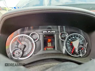 2020 Ram 2500 Tradesman z VIN 3C6UR5CL3LG251077, wystawiony jako Copart lot #63854915 z przebiegiem 196 854 mil mil oraz Czysty tytuł • Clean title. Historia ofert i sprzedaży dostępna na DreamBid. Obrazek 9.