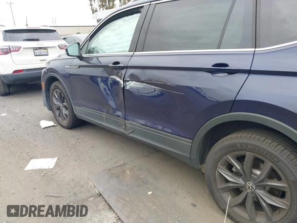 2022 Volkswagen Tiguan SE with VIN 3VV3B7AX0NM018659, listed as a IAAI auction lot 42076655 with 32,326 mi miles and . Bid and sale history available at DreamBid. Image 14.