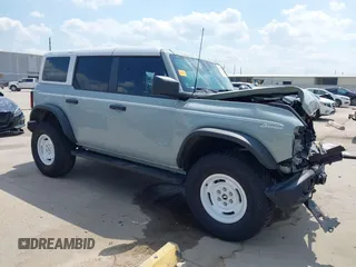 2024 Ford Bronco z VIN 1FMEE4DP6RLA16779, wystawiony jako IAAI lot #42383741 z przebiegiem 4 793 mil mil oraz . Historia ofert i sprzedaży dostępna na DreamBid. Obrazek 1.