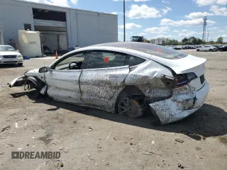 2018 Tesla Model 3 Long Range Battery z VIN 5YJ3E1EA2JF162673, wystawiony jako Copart lot #53495805 z przebiegiem 71 481 mil mil oraz Szkoda całkowita • Salvage title. Historia ofert i sprzedaży dostępna na DreamBid. Obrazek 2.