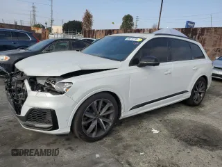 2024 Audi SQ7 Premium Plus z VIN WA1AWBF7XRD003197, wystawiony jako Copart lot #86515734 z przebiegiem 5842 mil mil oraz Szkody całkowita. Historia ofert i sprzedaży dostępna na DreamBid. Obrazek 1.