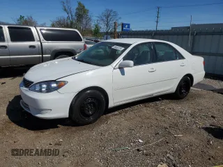 2005 Toyota Camry STD z VIN 4T1BE32K35U573805, wystawiony jako Copart lot #56402235 z przebiegiem 157 059 mil mil oraz Szkoda całkowita • Salvage title. Historia ofert i sprzedaży dostępna na DreamBid. Obrazek 1.