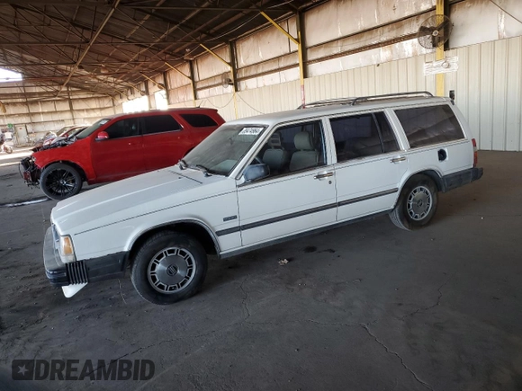 1986 Volvo 740 z VIN YV1FX8855G1054655, wystawiony jako Copart lot #85474964 z przebiegiem 613 550 mil mil oraz Czysty tytuł • Clean title. Historia ofert i sprzedaży dostępna na DreamBid. Obrazek 1.