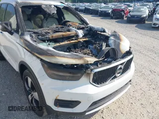 2020 Volvo XC40 Momentum with VIN YV4162UK1L2262562, listed as a IAAI auction lot 41437307 with Not Provided miles and . Bid and sale history available at DreamBid. Image 6.