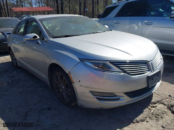 2014 Lincoln MKZ with VIN 3LN6L2J98ER823868, listed as a IAAI auction lot 41639946 with NaN miles. Bid and sale history available at carsss.com. Image 1.
