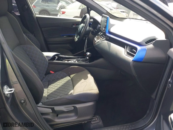 2020 Toyota C-HR LE with VIN JTNKHMBX6L1081650, listed as a IAAI auction lot 41435928 with 62,256 mi miles. Bid and sale history available at carsss.com. Image 5.