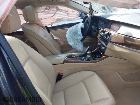 2011 BMW 5 Series 535i xDrive z VIN WBAFU7C52BC777616, wystawiony jako IAAI lot #41599614 z przebiegiem 150 723 mil mil oraz . Historia ofert i sprzedaży dostępna na DreamBid. Obrazek 5.