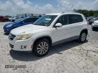 2011 Volkswagen Tiguan S z VIN WVGAV7AX8BW508867, wystawiony jako Copart lot #59307985 z przebiegiem 129 617 mil mil oraz Czysty tytuł • Clean title. Historia ofert i sprzedaży dostępna na DreamBid. Obrazek 1.