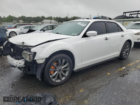 2014 Chrysler 300 S z VIN 2C3CCAGG1EH241876, wystawiony jako Copart lot #57965795 z przebiegiem 129 612 mil mil oraz Szkoda całkowita • Salvage title. Historia ofert i sprzedaży dostępna na DreamBid. Obrazek 1.