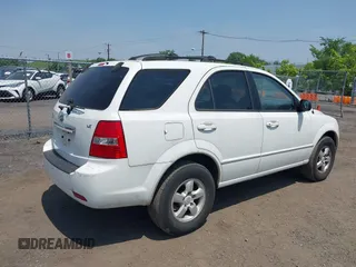 2007 Kia Sorento LX z VIN KNDJC736775722258, wystawiony jako IAAI lot #42409147 z przebiegiem 130 863 mil mil oraz . Historia ofert i sprzedaży dostępna na DreamBid. Obrazek 4.
