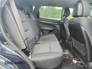 2012 Kia Sorento LX z VIN 5XYKT4A67CG237867, wystawiony jako Copart lot #59290895 z przebiegiem 276 190 mil mil oraz Szkoda całkowita • Salvage title. Historia ofert i sprzedaży dostępna na DreamBid. Obrazek 11.