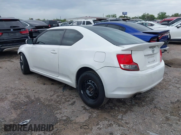 2013 Scion tC z VIN JTKJF5C70D3058888, wystawiony jako IAAI lot #41892224 z przebiegiem 84 749 mil mil oraz . Historia ofert i sprzedaży dostępna na DreamBid. Obrazek 3.