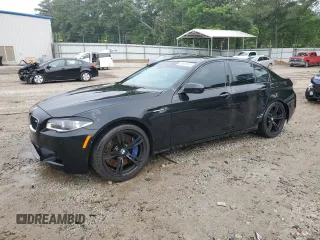 2014 BMW M5 z VIN WBSFV9C58ED097285, wystawiony jako Copart lot #55835345 z przebiegiem 108 189 mil mil oraz Szkody całkowita. Historia ofert i sprzedaży dostępna na DreamBid. Obrazek 1.