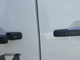 2017 Nissan NV Cargo SV z VIN 1N6BF0LY7HN811735, wystawiony jako IAAI lot #41225750 z przebiegiem 136 963 mil mil oraz . Historia ofert i sprzedaży dostępna na DreamBid. Obrazek 8.