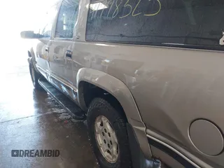 1999 GMC Suburban with VIN 3GKFK16R7XG549530, listed as a IAAI auction lot 41778323 with 174,866 mi miles. Bid and sale history available at carsss.com. Image 6.