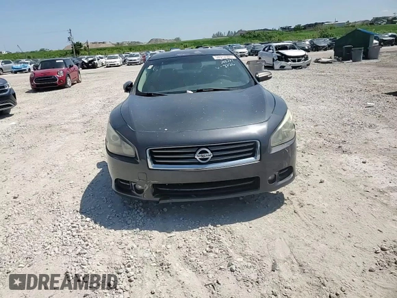 2013 Nissan Maxima SV z VIN 1N4AA5AP9DC838726, wystawiony jako Copart lot #56912305 z przebiegiem 131 149 mil mil oraz Szkody całkowita. Historia ofert i sprzedaży dostępna na DreamBid. Obrazek 13.