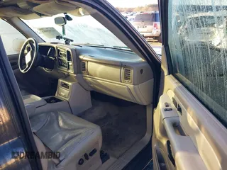 2002 GMC Yukon SLT with VIN 1GKEC13Z42J245768, listed as a IAAI auction lot 41769081 with 389,189 mi miles. Bid and sale history available at carsss.com. Image 5.