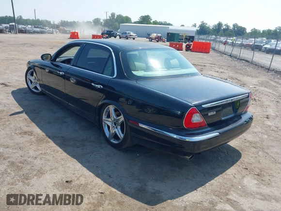 2007 Jaguar XJ Vanden Plas z VIN SAJWA82B87SH13560, wystawiony jako IAAI lot #42502145 z przebiegiem 211 075 mil mil oraz . Historia ofert i sprzedaży dostępna na DreamBid. Obrazek 3.