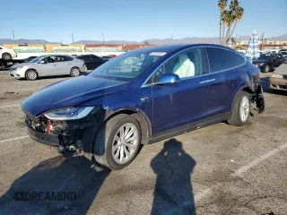2021 Tesla Model X Long Range Plus with VIN 5YJXCDE25MF325046, listed as a Copart auction lot 87870725 with 52,669 mi miles and Salvage Title. Bid and sale history available at carsss.com. Image 1.