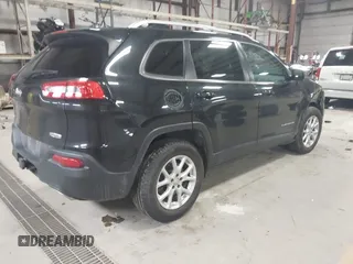 2016 Jeep Cherokee Latitude z VIN 1C4PJMCS7GW213051, wystawiony jako IAAI lot #42084117 z przebiegiem 103 239 mil mil oraz . Historia ofert i sprzedaży dostępna na DreamBid. Obrazek 4.