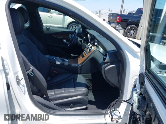 2019 Mercedes-Benz C 300 с VIN 55SWF8DB5KU322445, выставлен на аукционе IAAI как лот 42403051 с пробегом 43 465 миль миль и . История ставок и продаж доступна на DreamBid. Изображение 5.