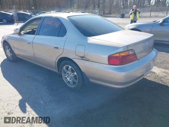 2001 Acura TL with VIN 19UUA56611A003736, listed as a IAAI auction lot 42068748 with 122,214 mi miles. Bid and sale history available at carsss.com. Image 3.