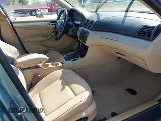 2004 BMW 3 Series 325i with VIN WBAAZ33484KP88141, listed as a IAAI auction lot 42038373 with 275,058 mi miles. Bid and sale history available at carsss.com. Image 5.